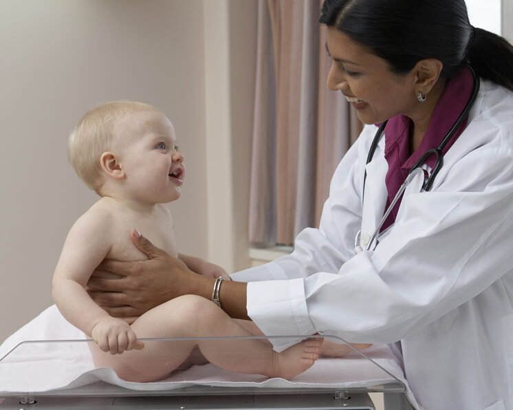 ¿Qué reacciones puede tener mi hijo después de la vacunación?