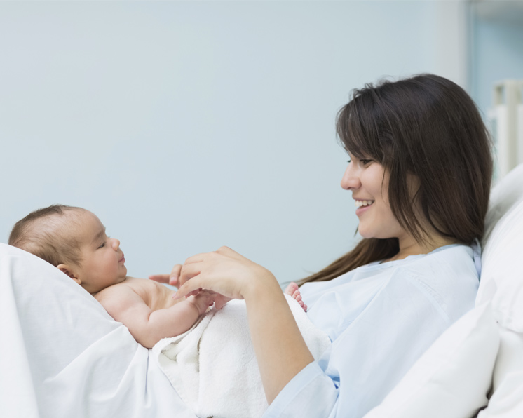 La leche de mamá para el bebé