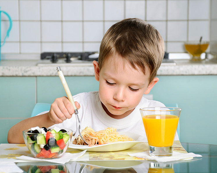 Consejos y recomendaciones para lograr una alimentación equilibrada en sus hijos