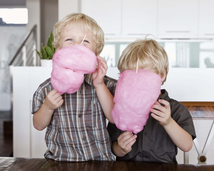 Cómo controlar el consumo de golosinas de su hijo: consejos para padres 